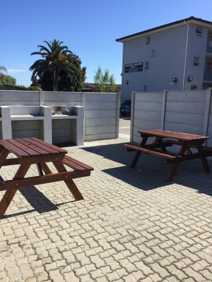 To Let 2 Bedroom Property for Rent in Peerless Park East Western Cape